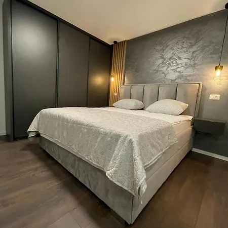아파트 Apartman Love Grude